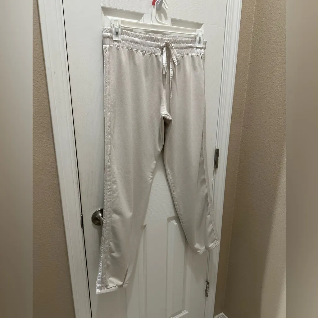 PJ HARLOW French terry jogger pants size Large cream satin trim - Image 9