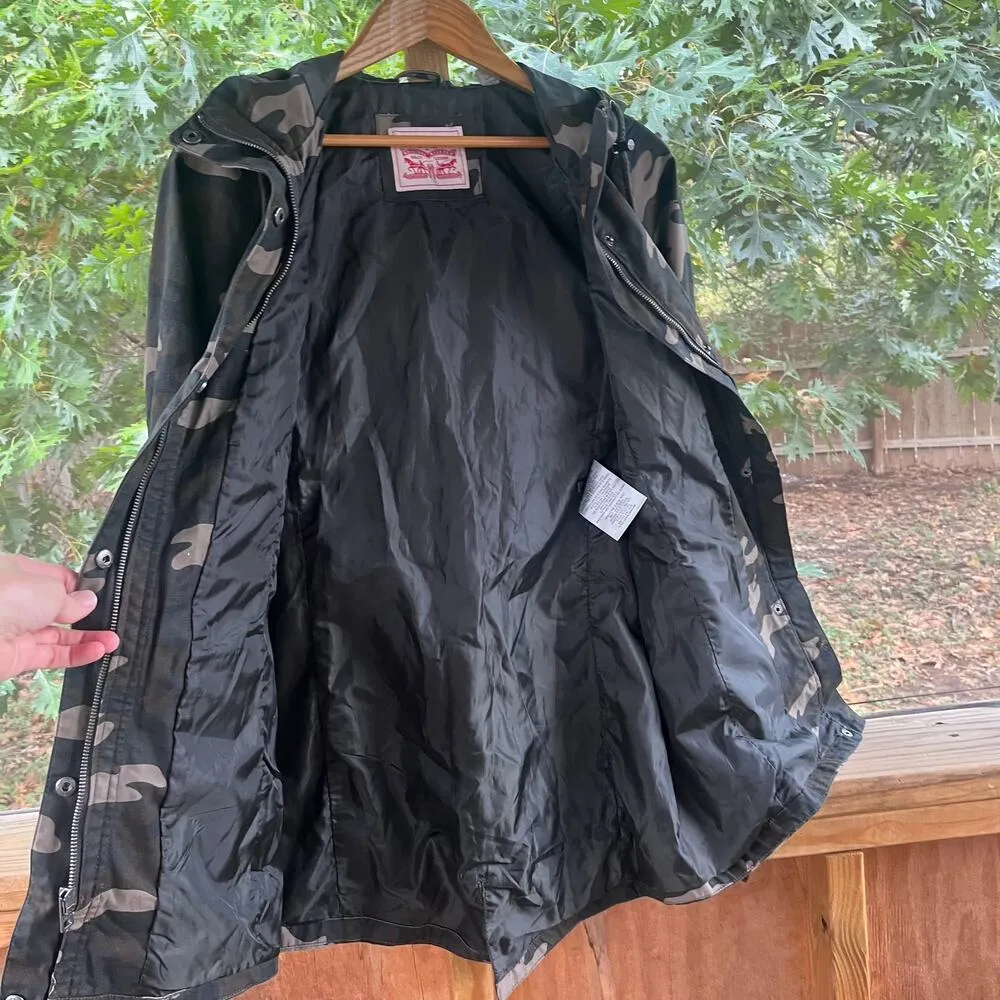 Levi's Women's Camouflage Hooded Utility Jacket Size S. NEW. - Image 3