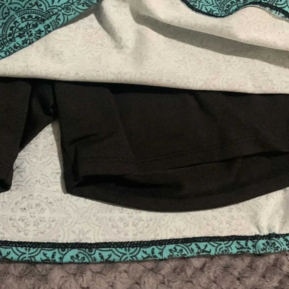 Tranquility by Colorado Trading Black Teal Gym Tennis Golf Skort Size Med EUC Green - Image 2
