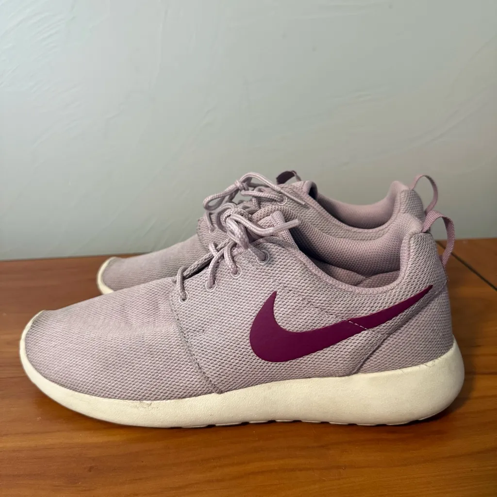 Nike Women's Roshe One Plum Chalk Running Comfort Sneaker Tennis Shoe 844994-501 - Image 3