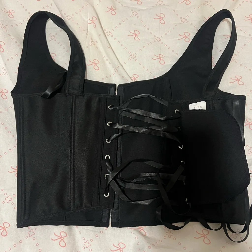 Size medium going out tops bundle - Image 7