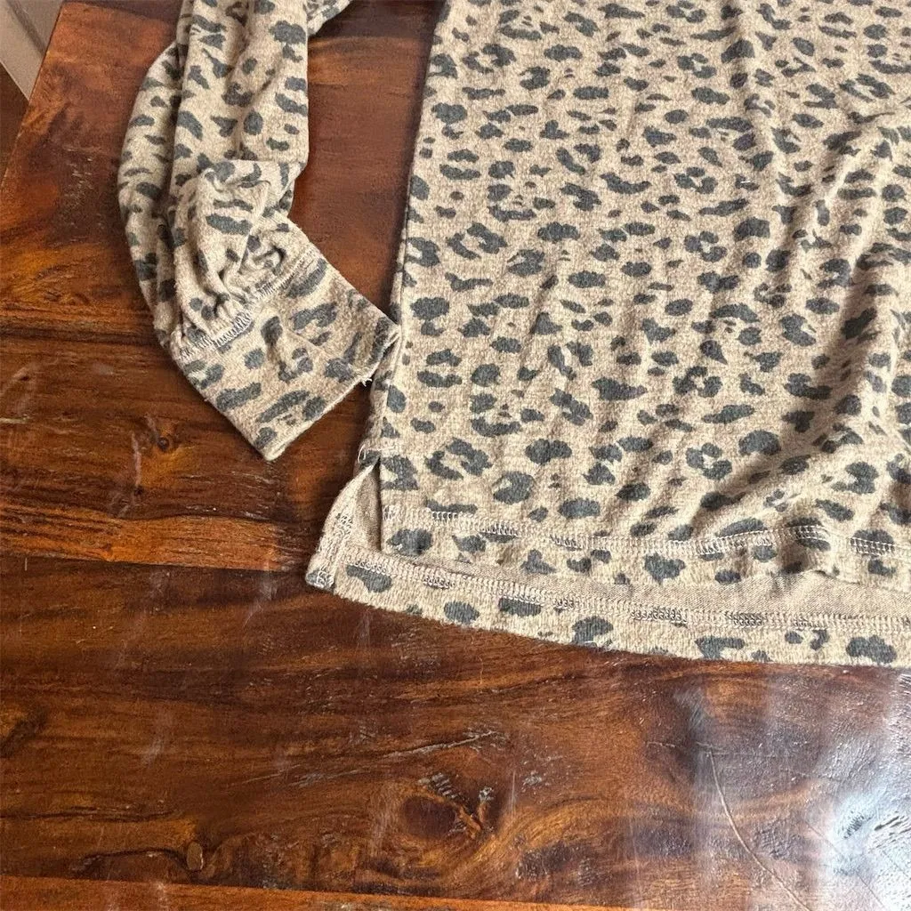 Abercrombie & Fitch Women's Brown Animal Print Long Sleeve Top S - Image 2