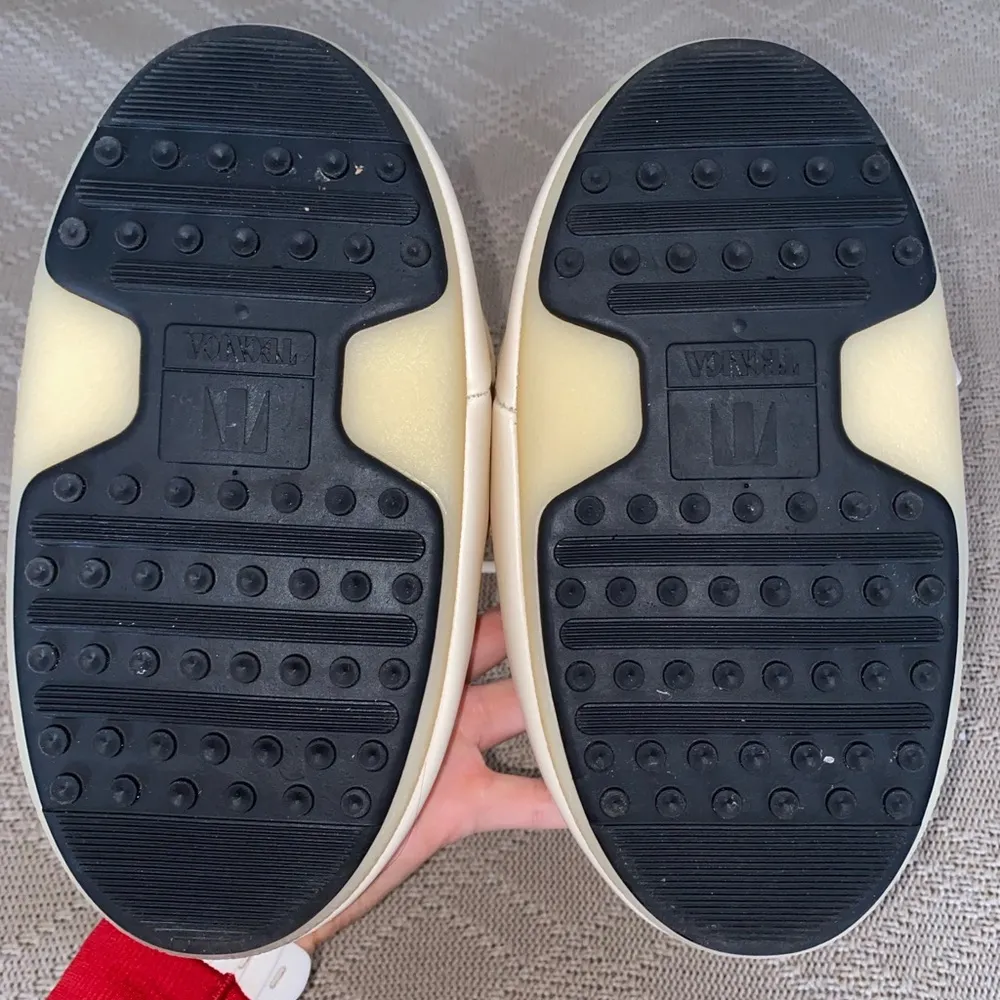 Moon boots Size 7 - Image 2