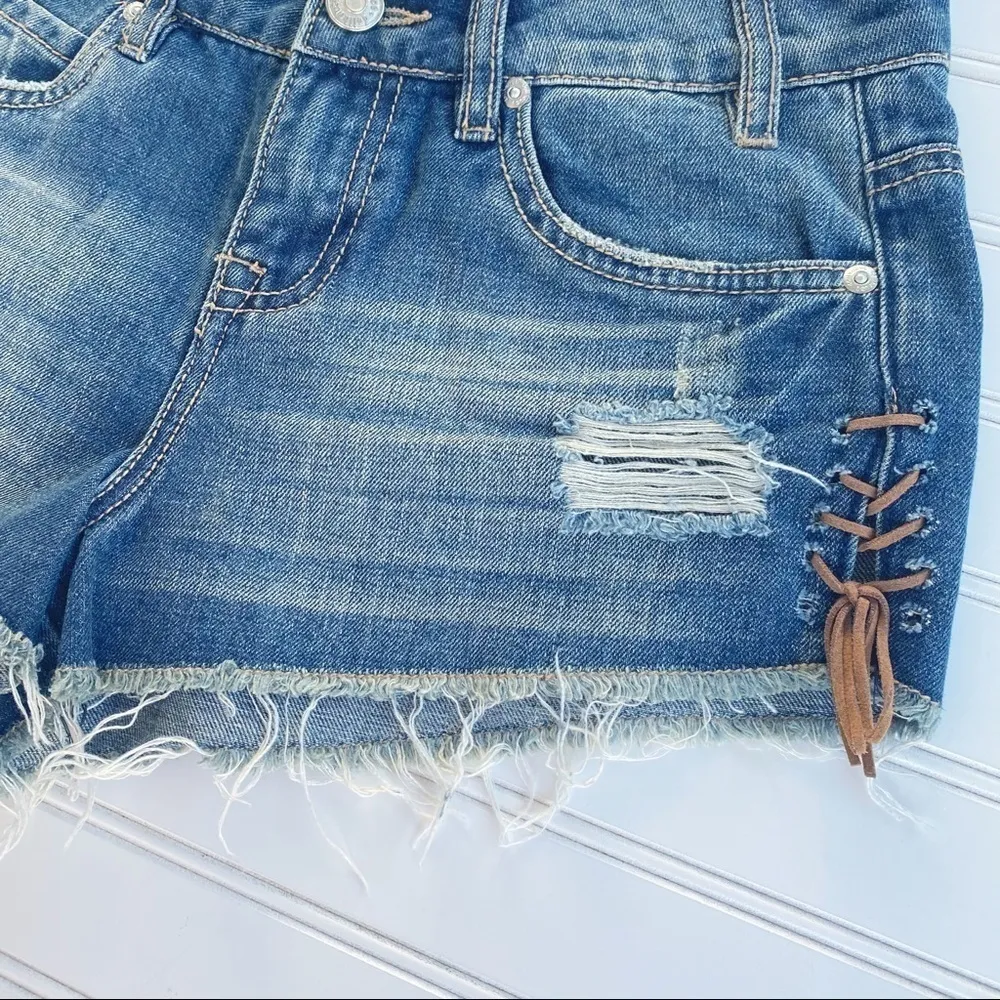 Dollhouse Hi Rise jean shorts, side ties Size 3 - Image 4