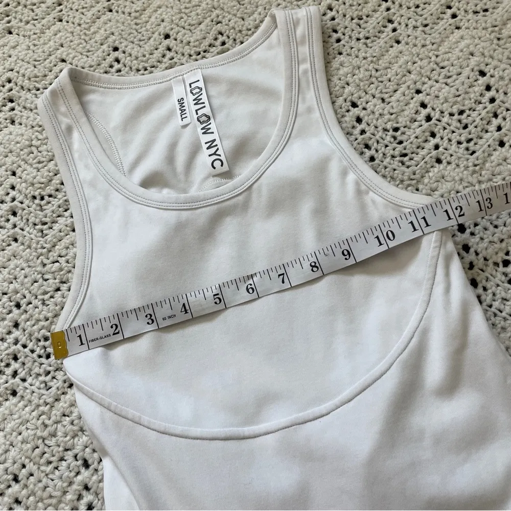 LowLow NYC Back Cutout Scoop Neck Sleeveless Workout Tank Top White (Small) Silver - Image 4