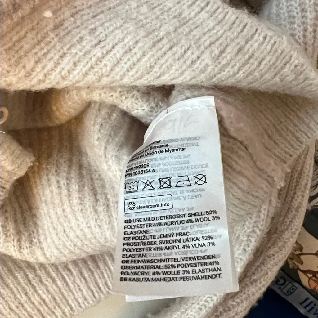 H&M Wool Blend Dainty Button Down V Neck Ruffle Neck Cardigan Sweater Neutral M - Image 8