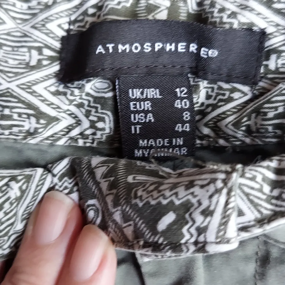 Atmosphere Size 8 rolled hem green shorts - Image 2