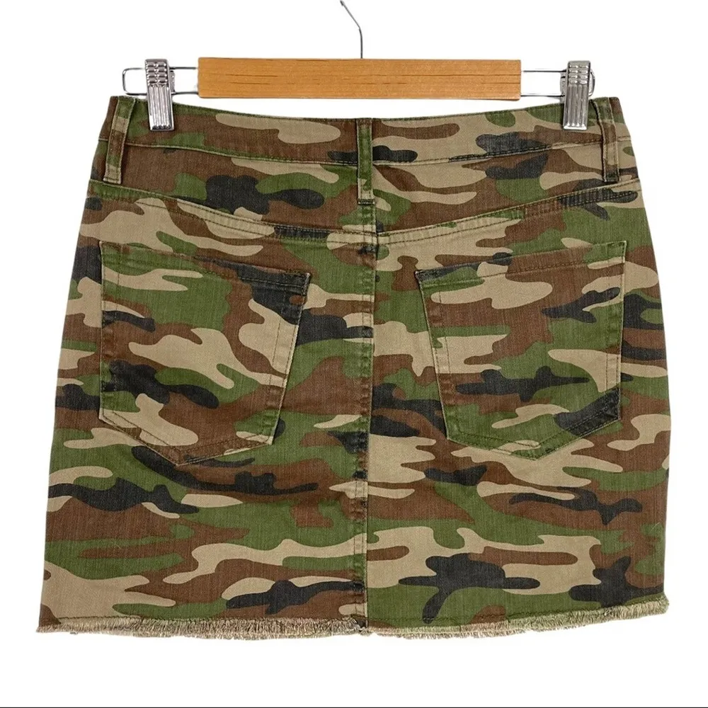 Forever 21 Camo Denim Mini frayed hem Skirt Medium - Image 11
