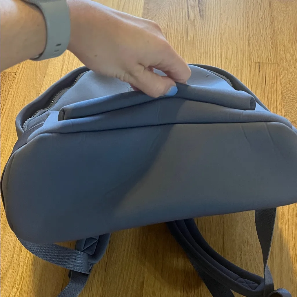 Dagne Dover Dakota Bue Gray Neoprene Backpack - Image 3