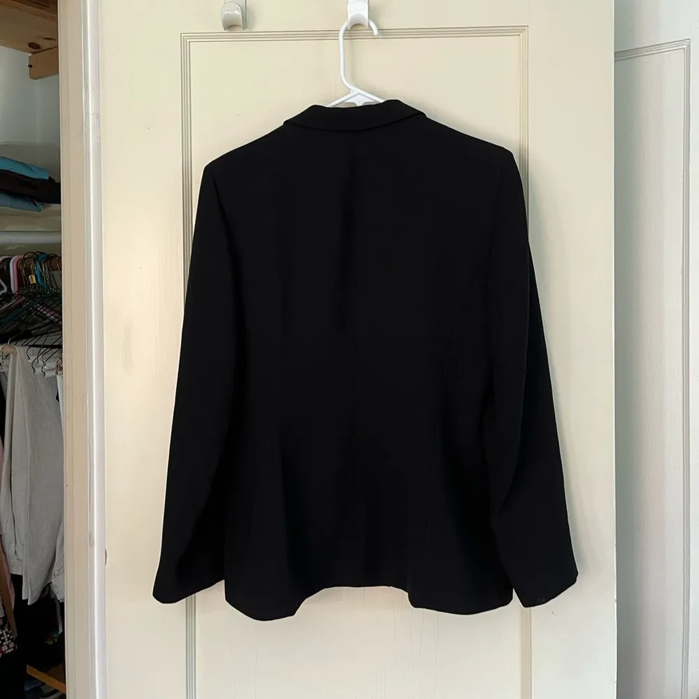 Never Worn: Anne Klein black blazer - Image 4