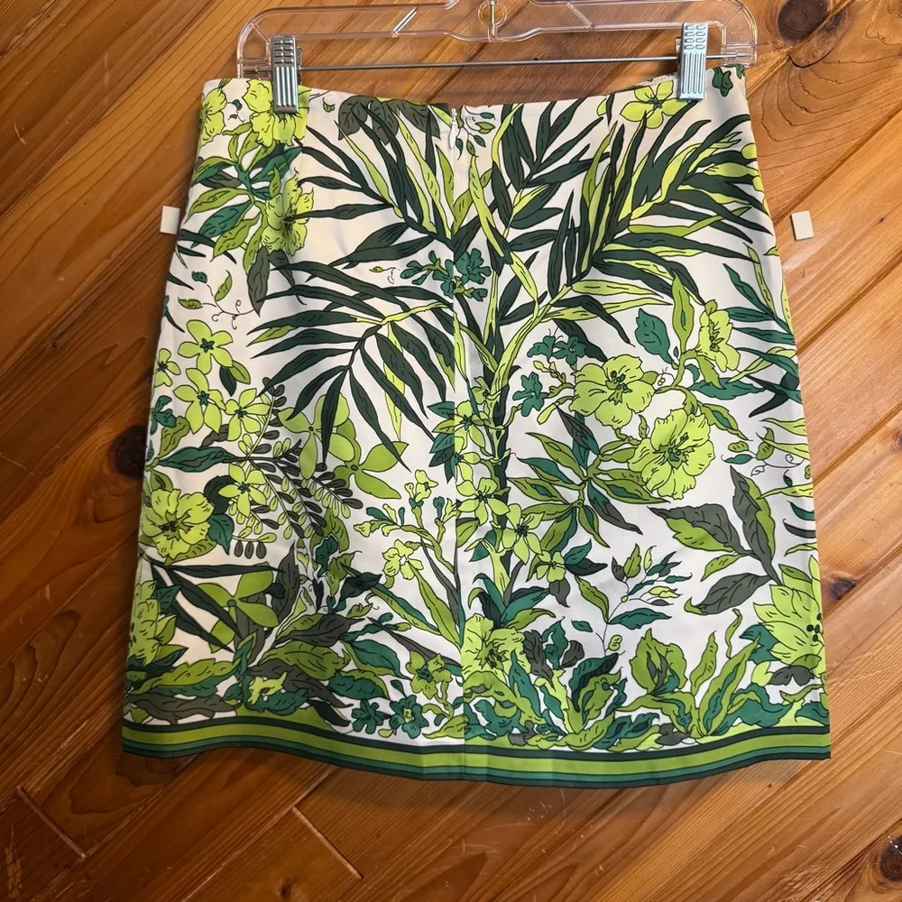 J. Crew Silk Skirt with Green and White Floral Design Size 6 - Image 3