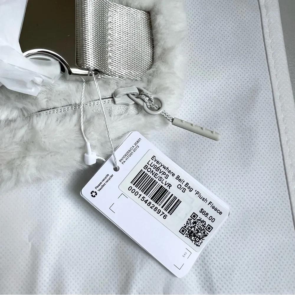 Lululemon Everywhere Belt Bag Plush Fleece, Color Bone/ Silver, 1L, NWT - Image 14