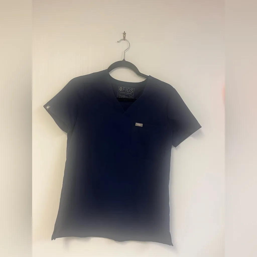 Figs Catarina One Pocket Scrub Top -‎ Navy Blue - Size XS - Image 2