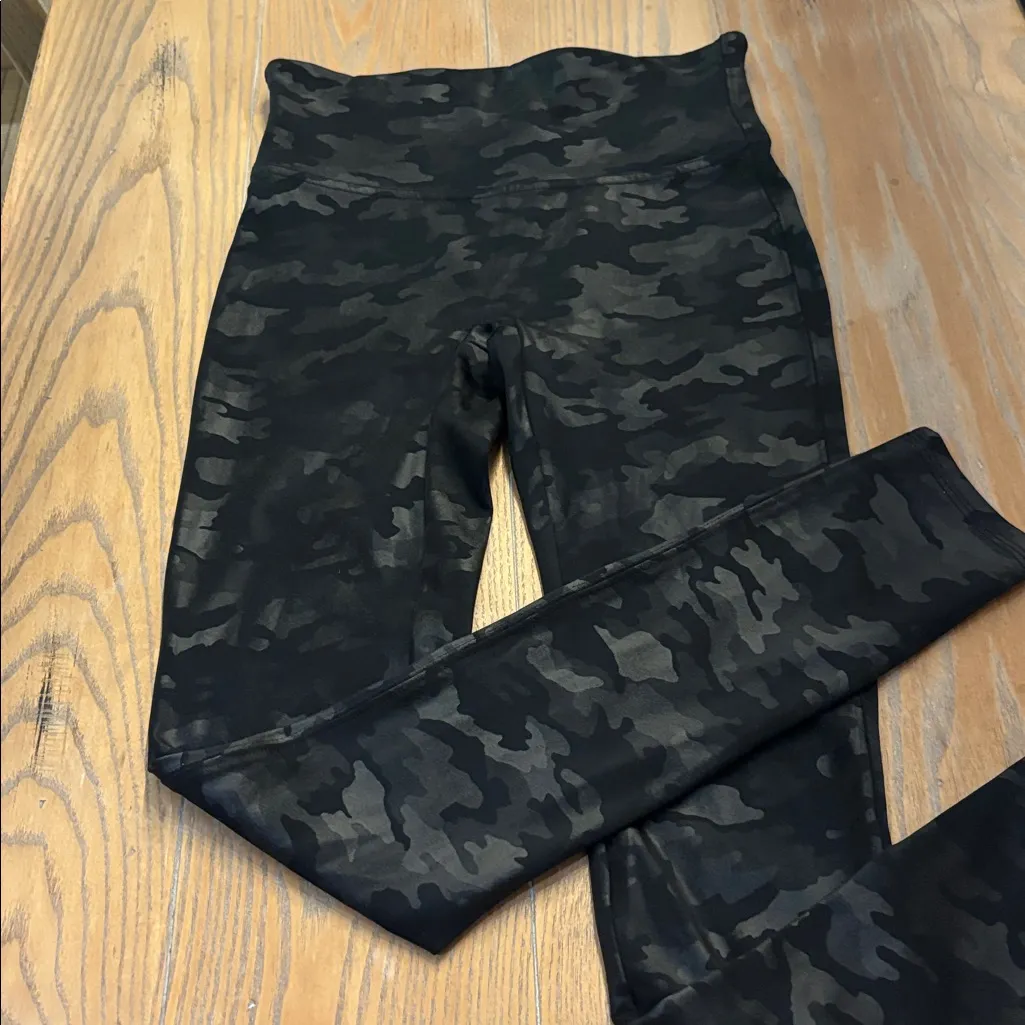 SPANX Camo Leggings - Image 5