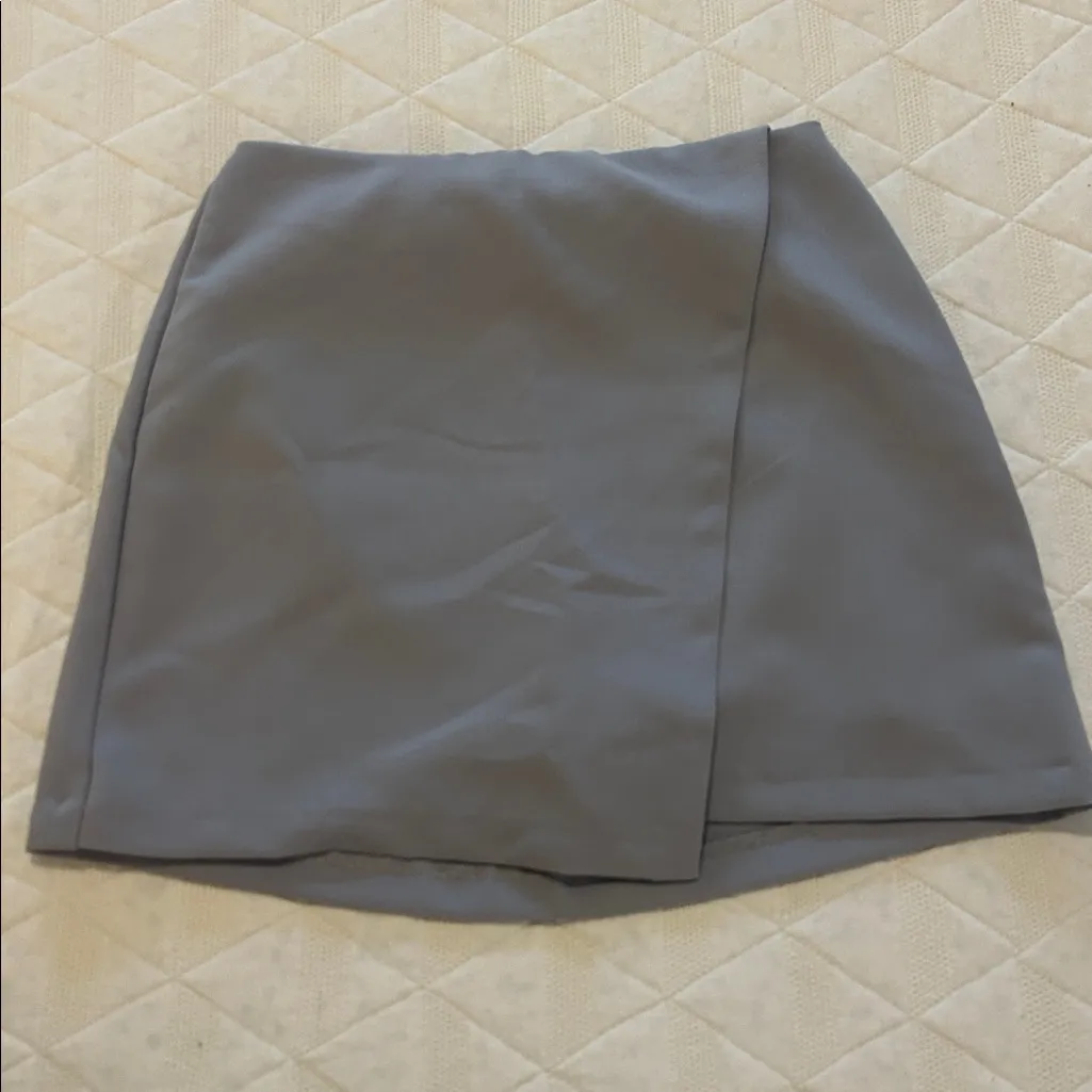 NWT Abercrombie & Fitch Scarlett Faux Wrap Mini Skort Gray XS - Image 3
