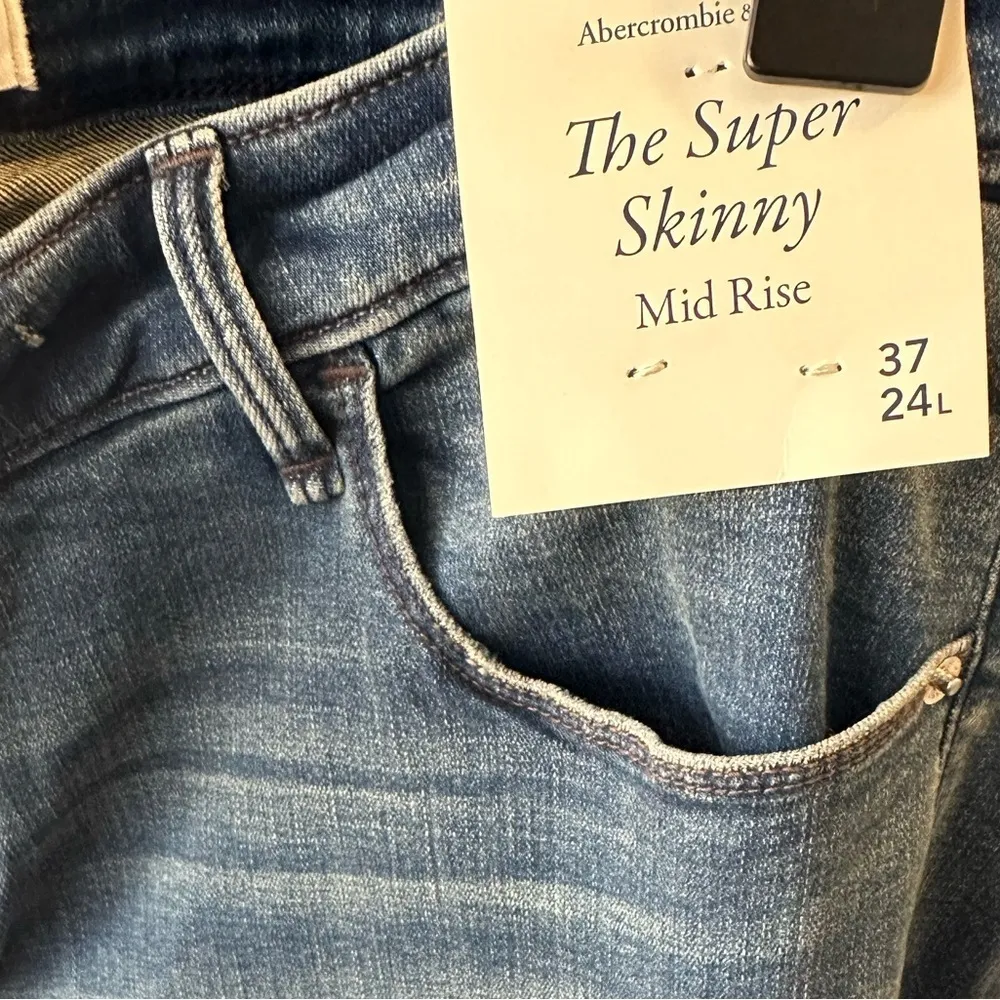 NEW Abercrombie & Fitch The Super Skinny Mid Rise Jeans - Image 4