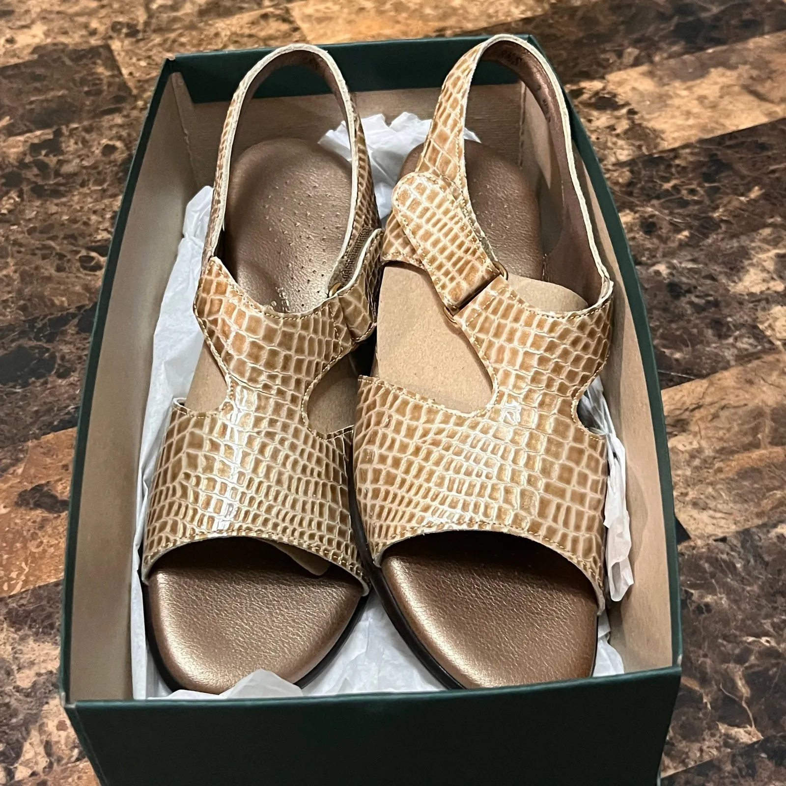 SAS Women’s Suntimer Beige Croc Sandals 8.5 - Image 2