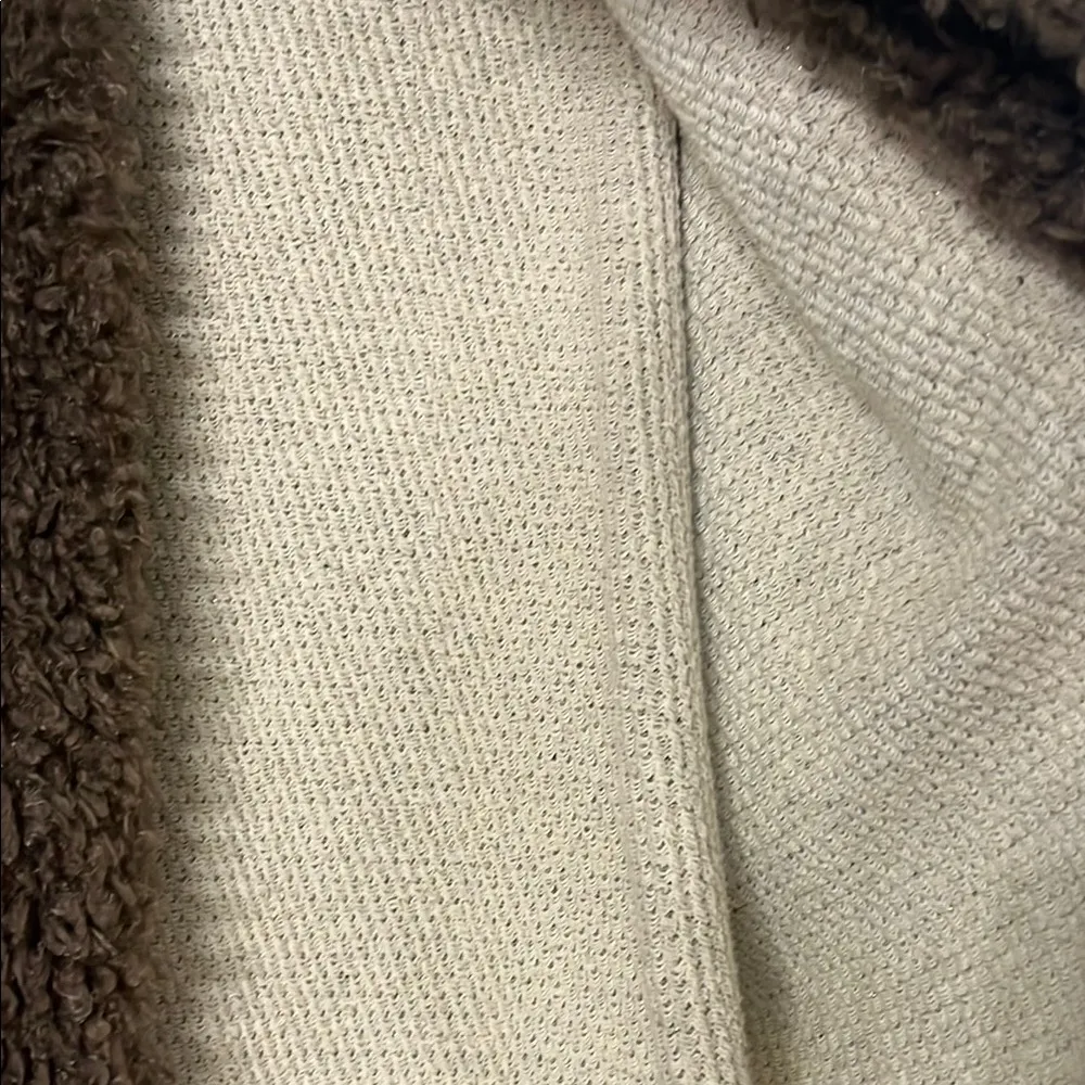 Cozy Gray Knit Cardigan with Brown Faux Fur Trim - Image 6