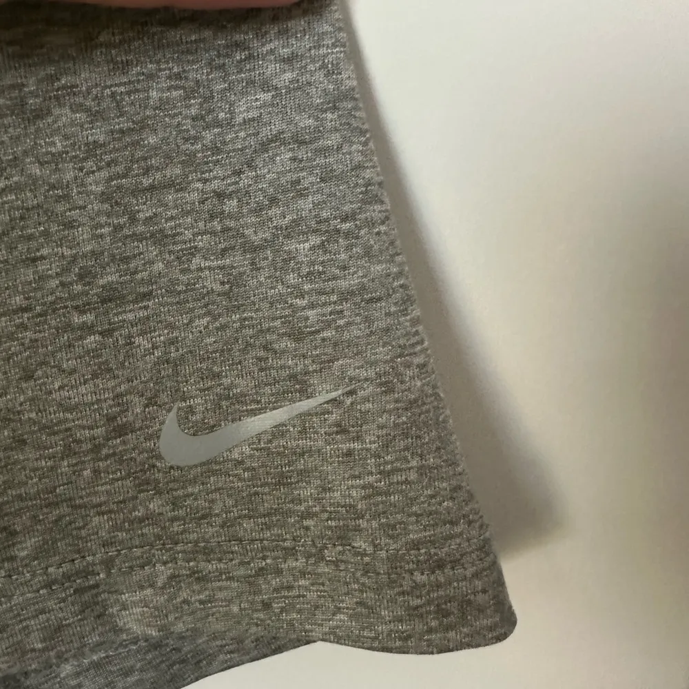 Nike dry fit tank size small - Image 2