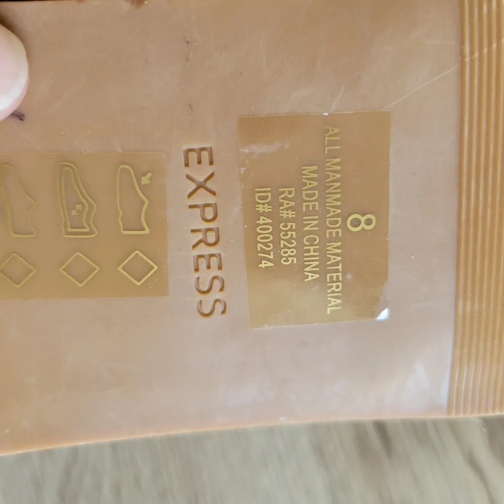 Express gold reptile toe ring sandals size 8 - Image 8