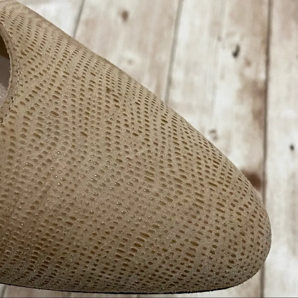 SALVATORE FERRAGAMO Nude Beige Textured Leather Low Heel Pumps Size 8 AAAA - Image 9