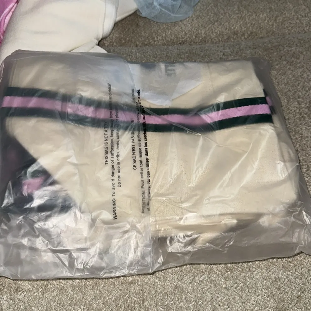 PINK Victoria's Secret Cream and Green duffle  Bag - Image 4