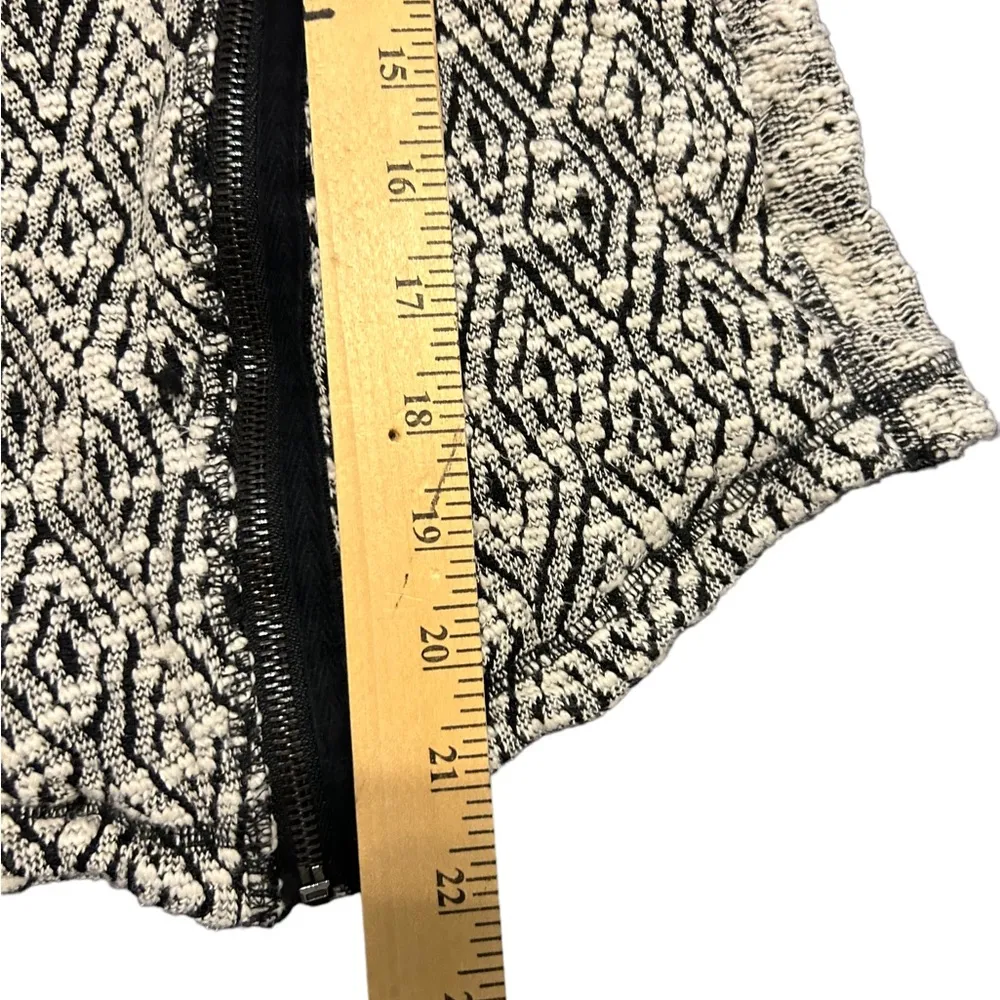 Lucky Brand Black White
Diamond Long Sleeve Zip Up Collared Sweater medium - Image 7
