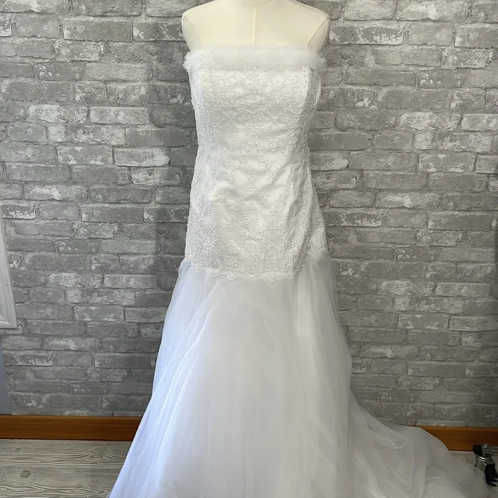 Sonia Cholette Elegant White Strapless Wedding Dress Size 10 - Image 2