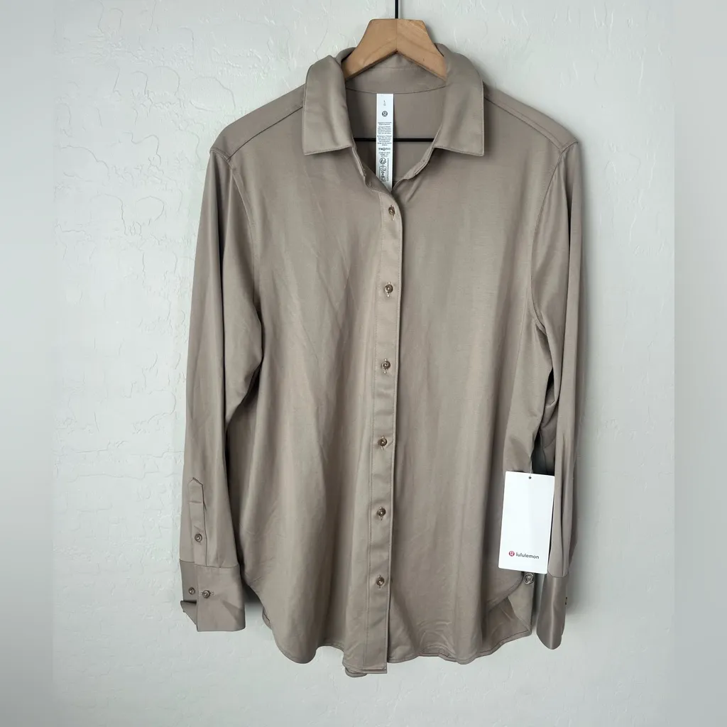 NEW Lululemon Knit Relaxed-Fit button down shirt tan large - Image 5