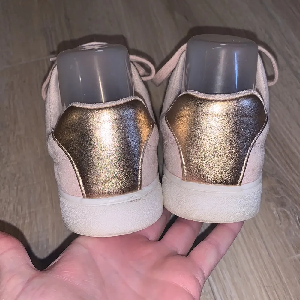 Divided  H&M light pink faux suede microfiber fashion sneakers - Image 4