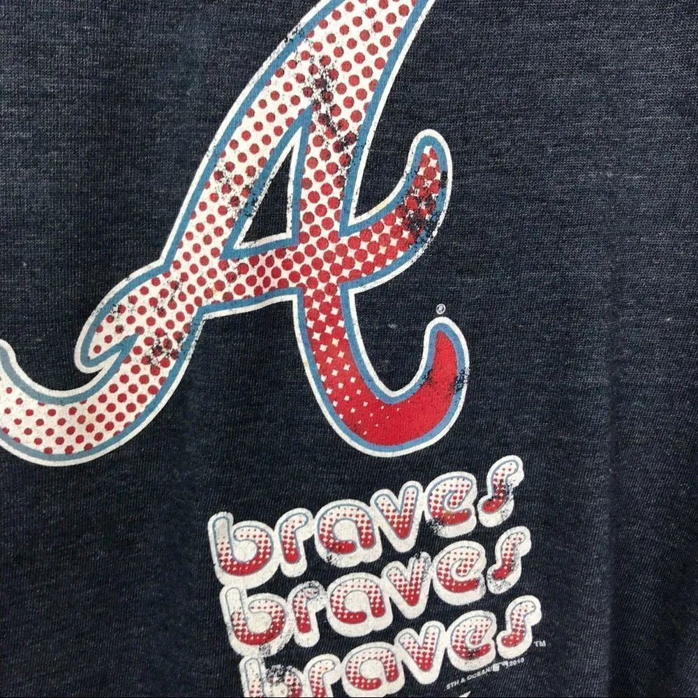 5th & Ocean  Atlanta Braves Blue Logo Spell Out Short Sleeve Shirt Small - Image 3