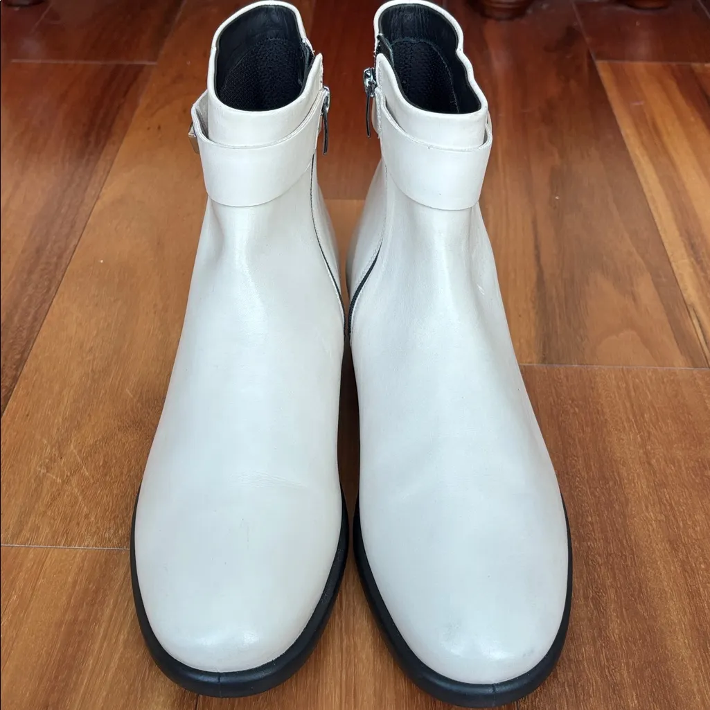NWOT Ecco leather boots - Image 2