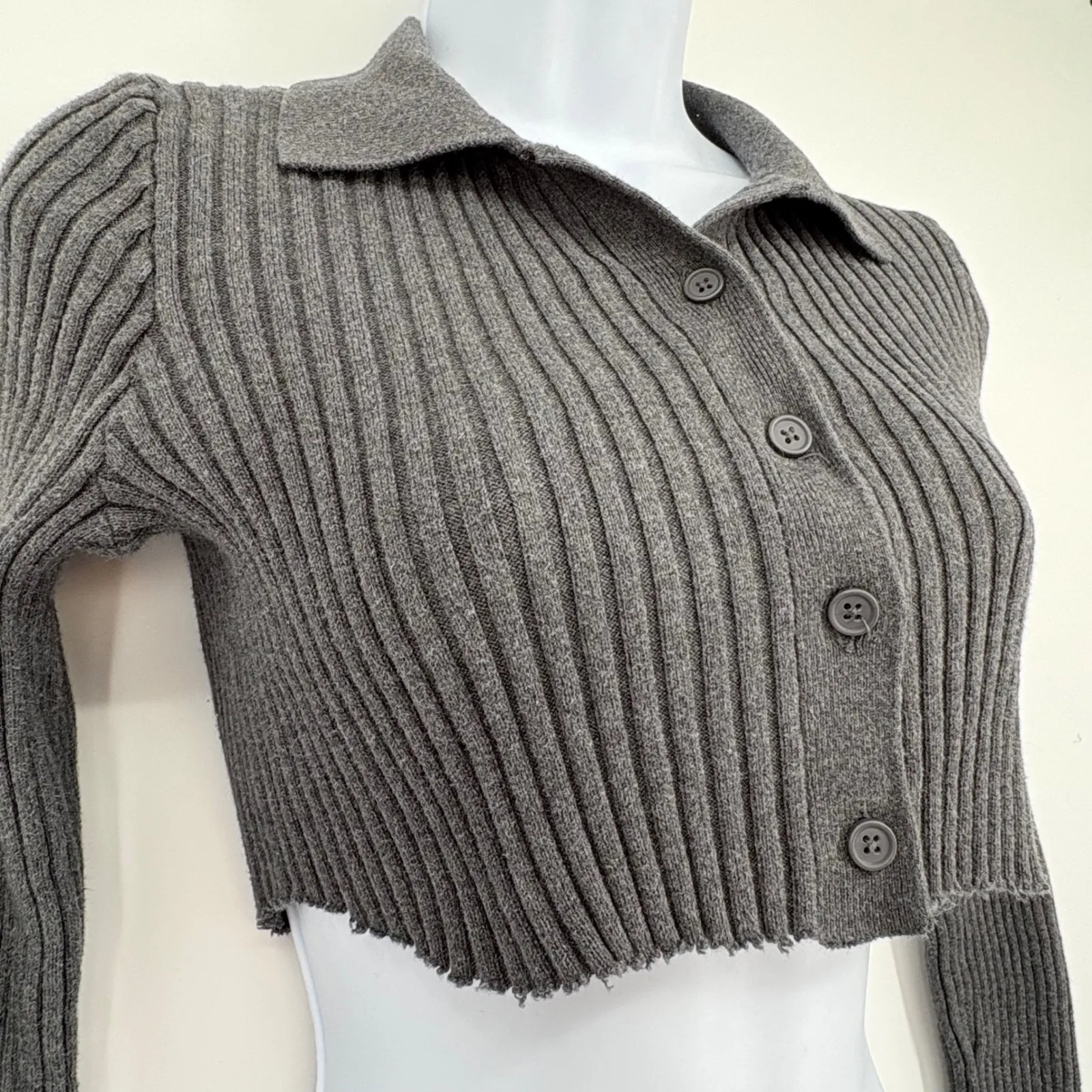Brandy Melville Gray Ribbed Crop Button Cardigan Sweater Raw Hem XS/S Stretch - Image 3
