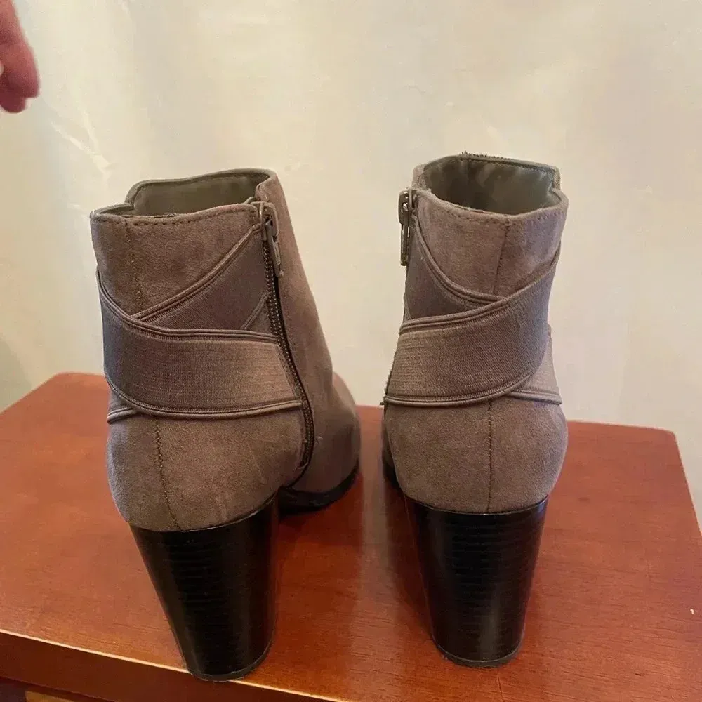 A New Day Candyce Bootie‎ heeled -brown - size 6.5 - Image 4