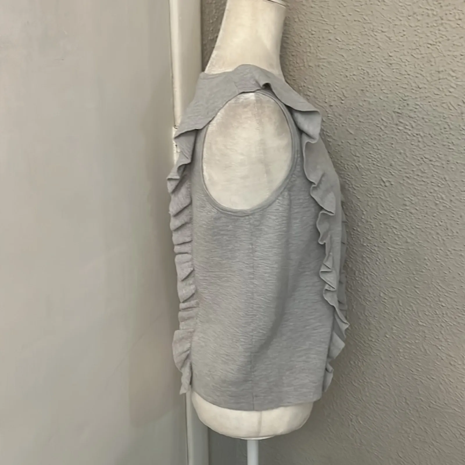 Madewell Gray Ruffle Sweater Tank Top  M H8714 Cozy Comfy Classic Casual Preppy - Image 3