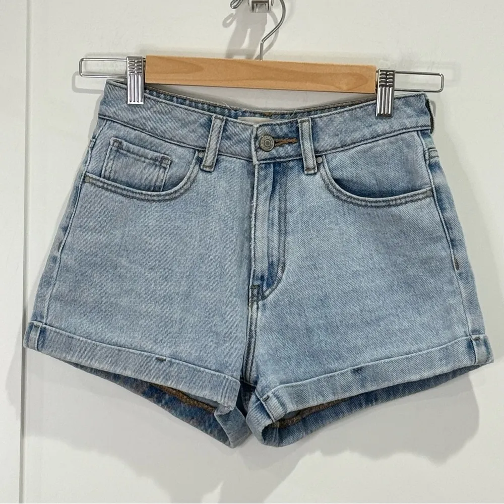 PacSun Mom Jean Short Denim High Waisted Cuffed Light Wash Blue 24 Boho Festival - Image 4