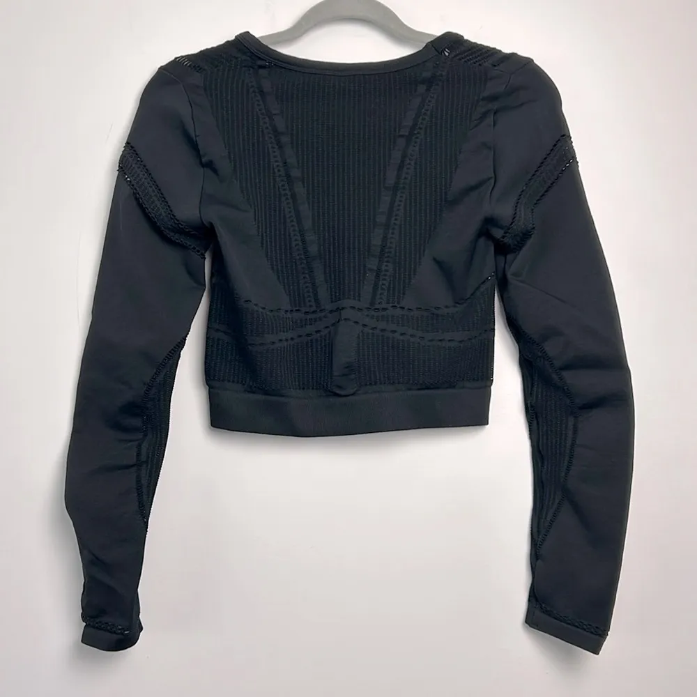Fabletics|Seamless Mesh Long Sleeve Crop Top Black  Sz Small - Image 4