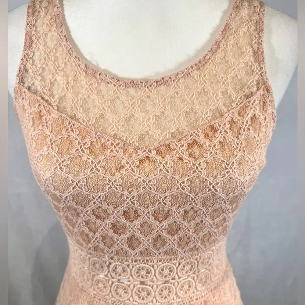 Beautiful peach blush lace dress with see through waist and back size small - Image 2