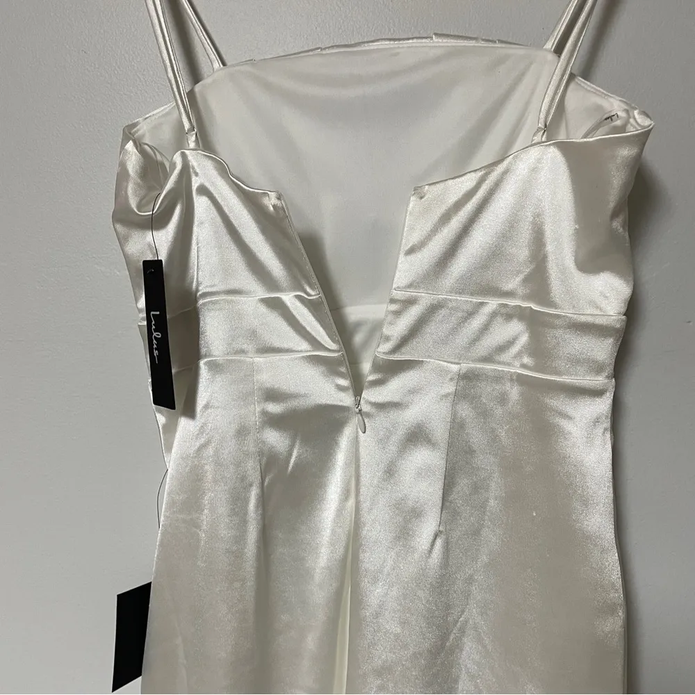 Lulu’s Little White Satin Dress, Size medium, NWT - Image 8
