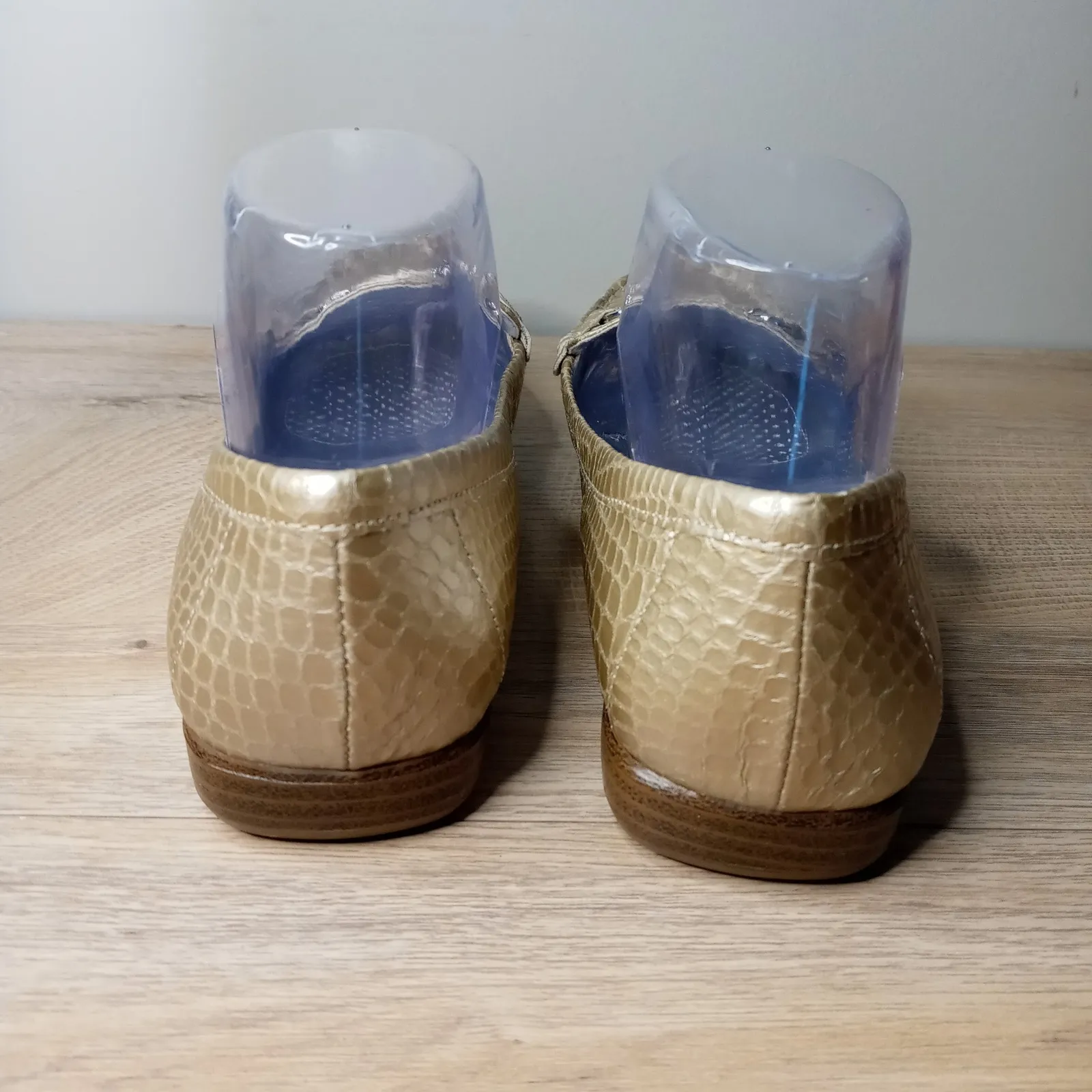 White Mountain Loafers Womens Gold Croc Embossed‎ Metallic Flats Size 8M - Image 6