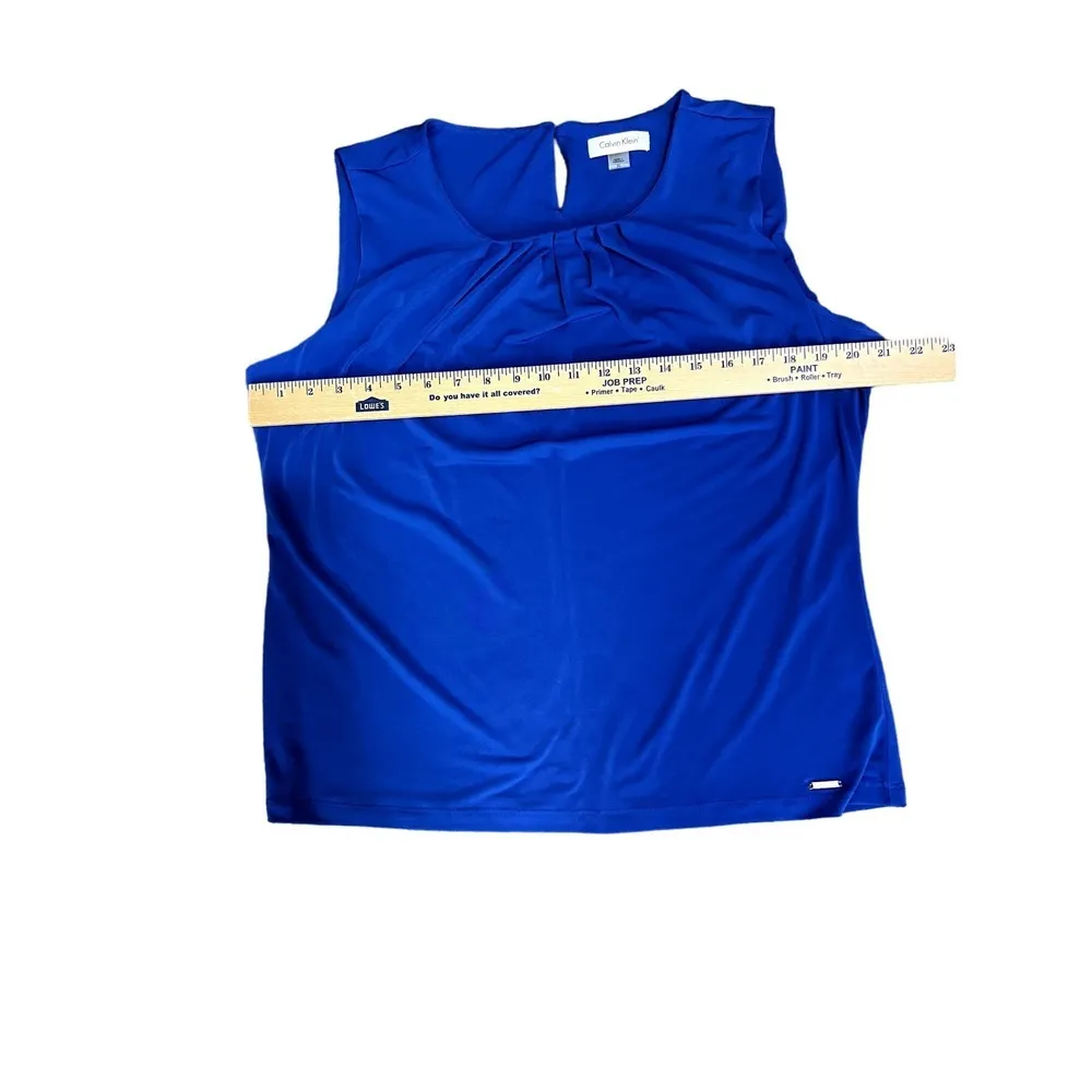 Calvin Klein women's top sleeveless pleated back keyhole button-loop closure - Image 5