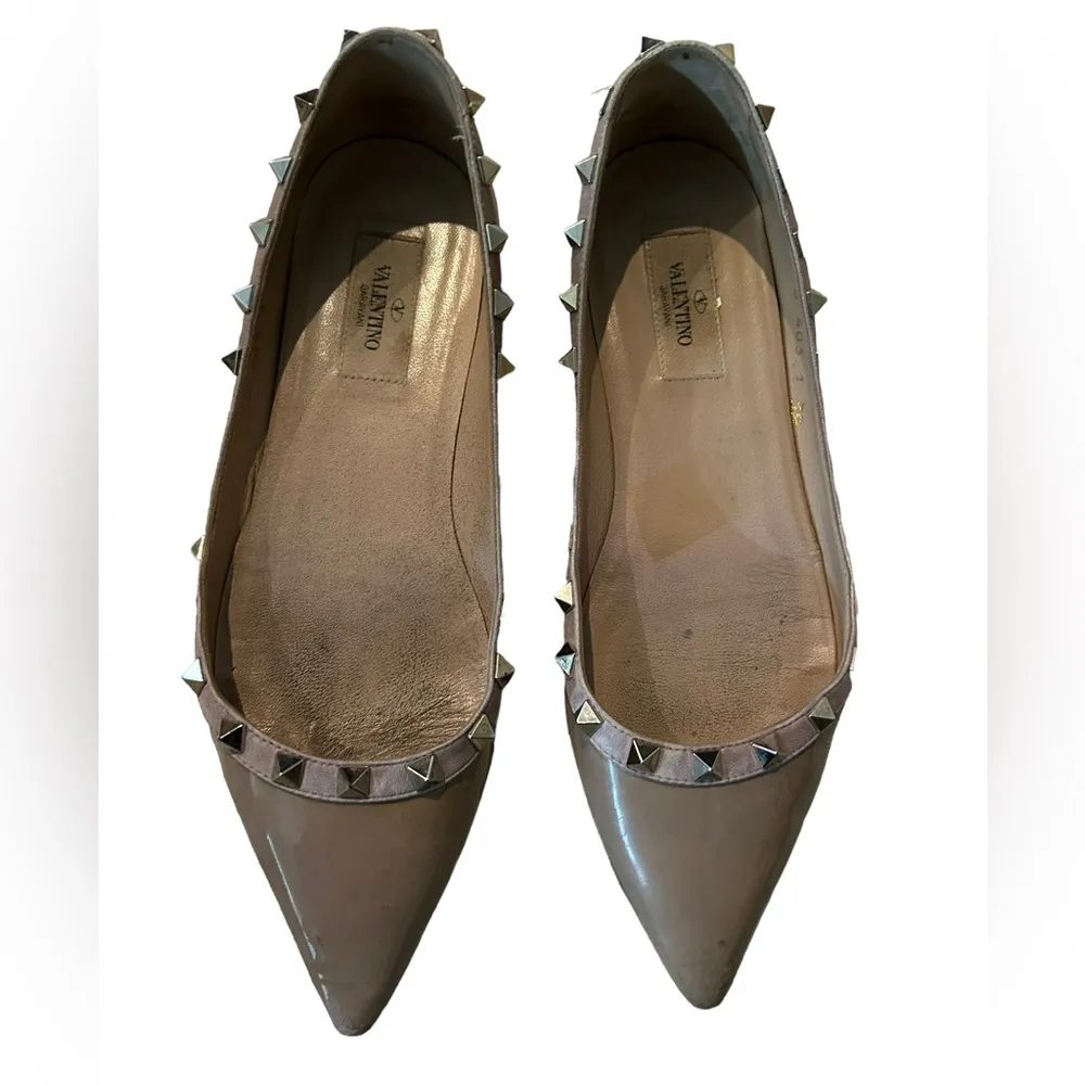 Valentino Poudre/Tan Patent Leather Rock Stud Size 38 Neutral Minimalist Flats. Tan - Image 2