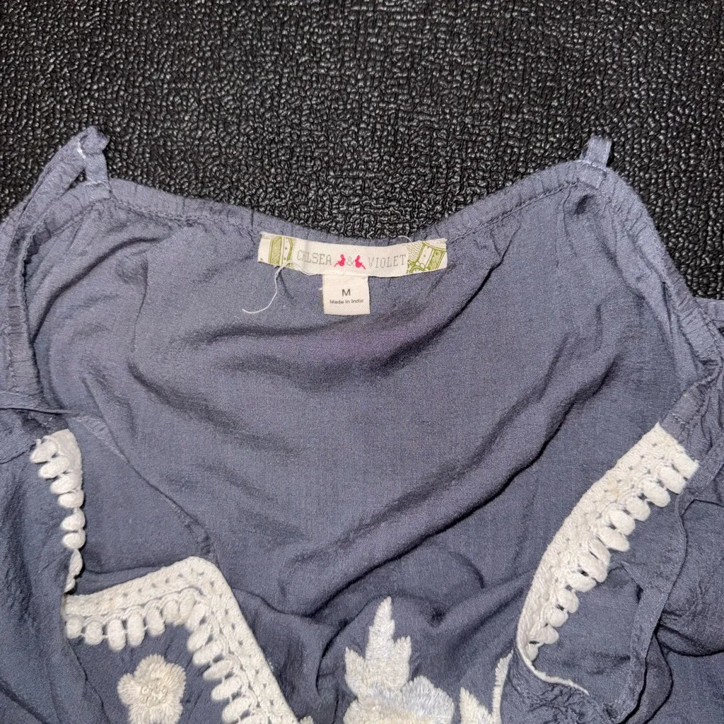 CHELSEA & VIOLET cropped beaded crochet tank top size medium - Image 6