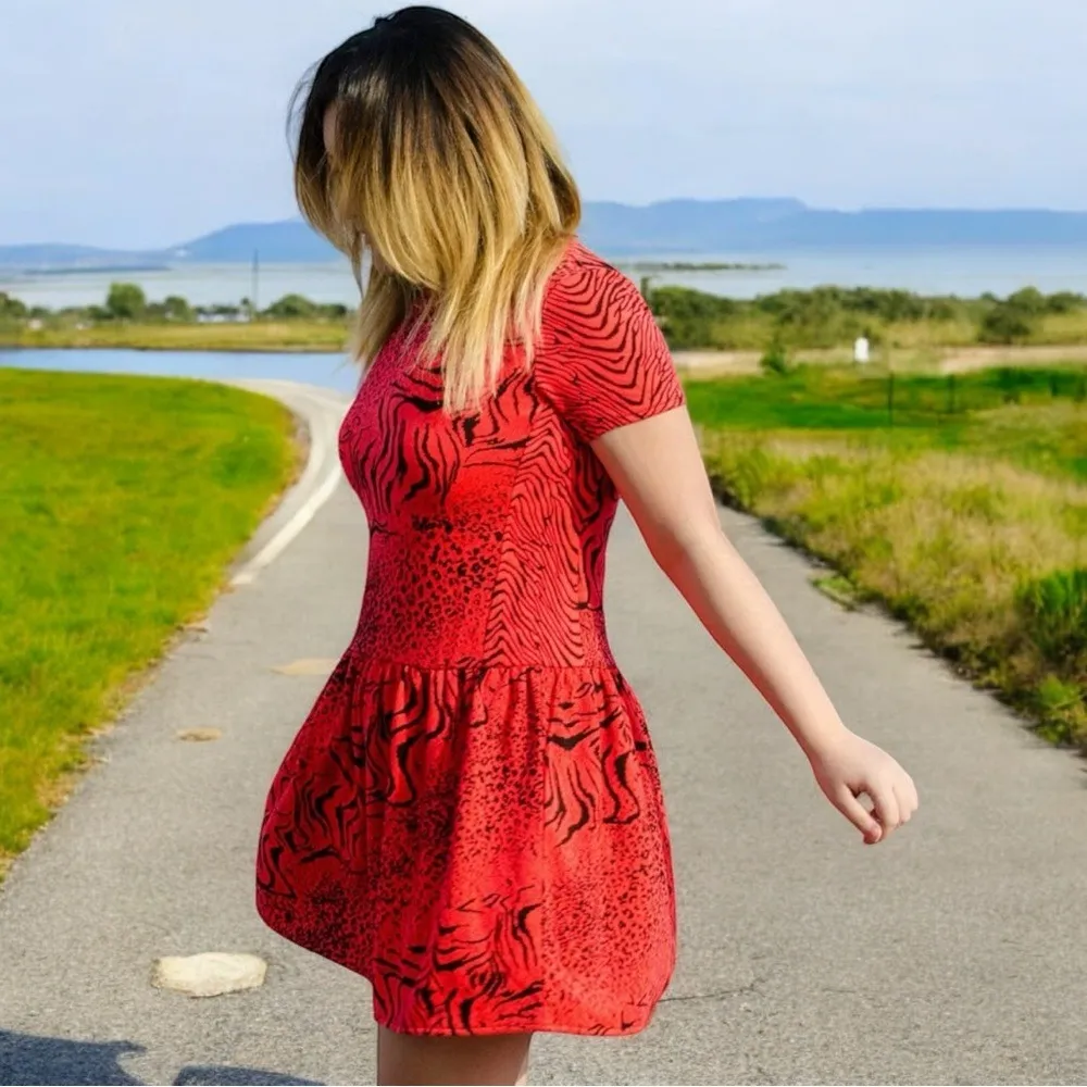 VICTORIA'S SECRET Red Black Animal Print Ruffle Hem Short Sleeve Dress M - Image 2