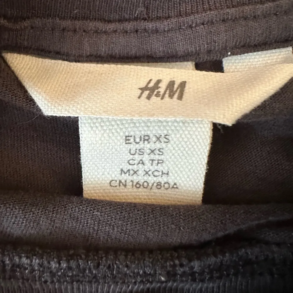 H & M NIRVANA JURT KOBAIN GRAY/BLACK T-SHIRT SIZE XS - Image 2