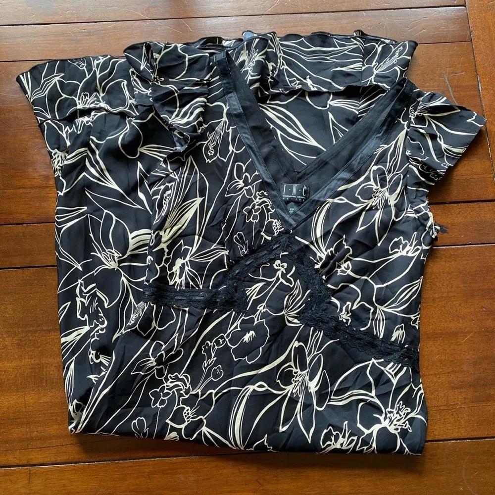 INC International Concepts Petite size 6 black floral dress - Image 2