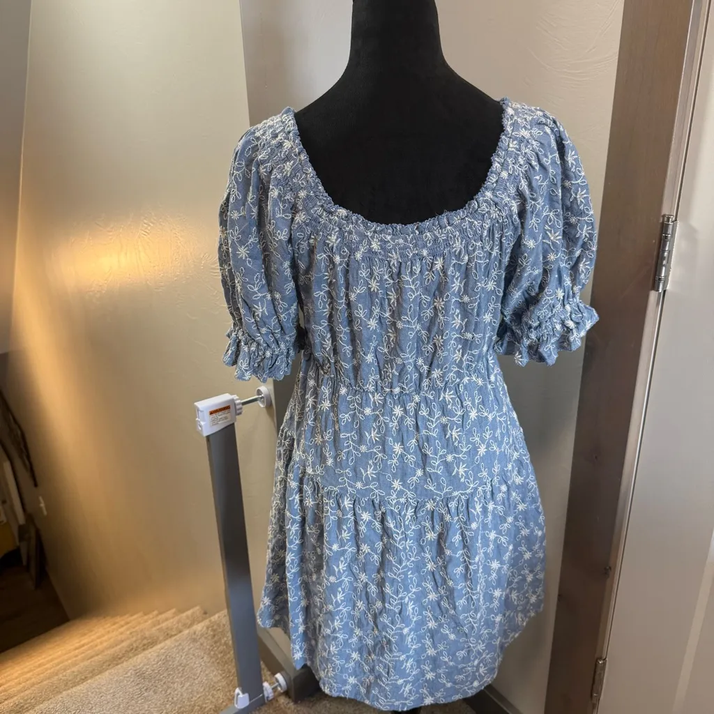 Old Navy Scoop Neck Short Sleeve Ruffle Blue White Embroidered‎ Floral Dress M - Image 6