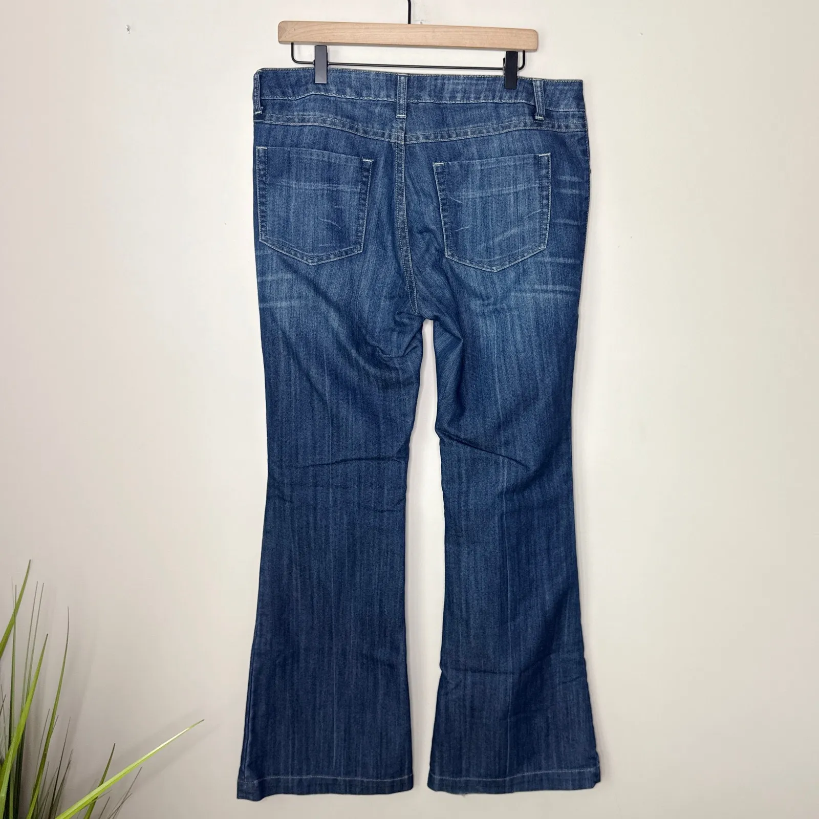 CAbi Jeans Women's Super Flare Wide Leg Boot Cut Jeans Size 12 #881L‎ Mid-Rise - Image 2