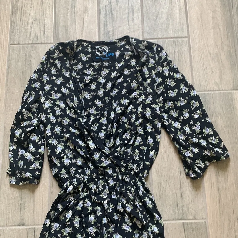 Blue life floral romper - Image 4