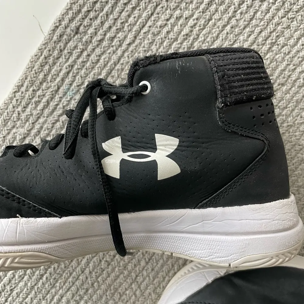 Under Armour Black and White High Top Basketball Sneakers Shoes Size 9 - Image 3